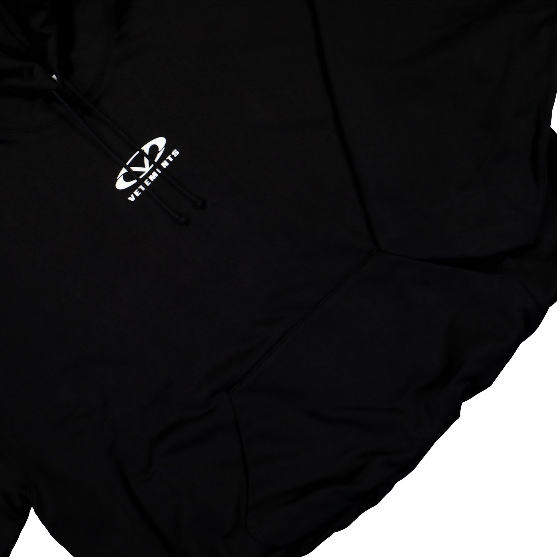 VETEMENTS Oval Logo Cropped Boxy Hoodie Black Detail view 4 | Gate