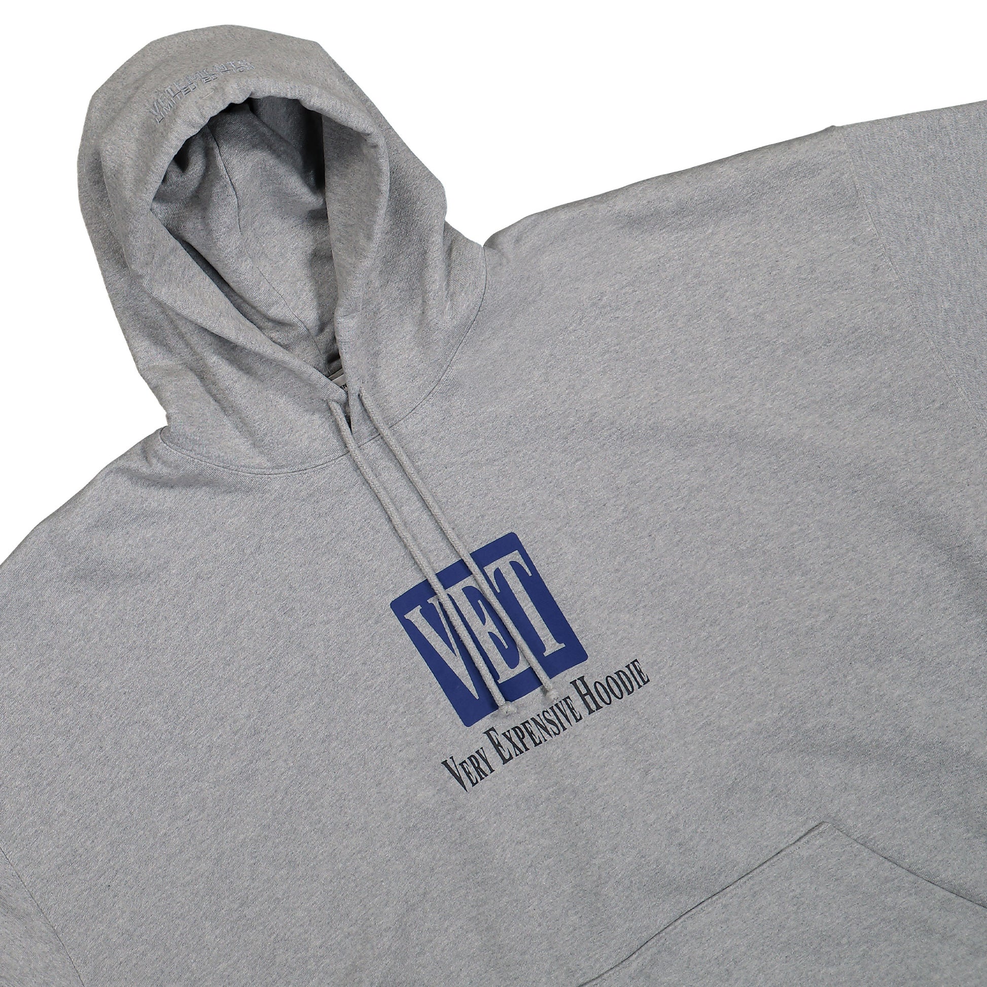 VETEMENTS Vet Cropped Boxy Hoodie Grey Detail view 4 | Gate