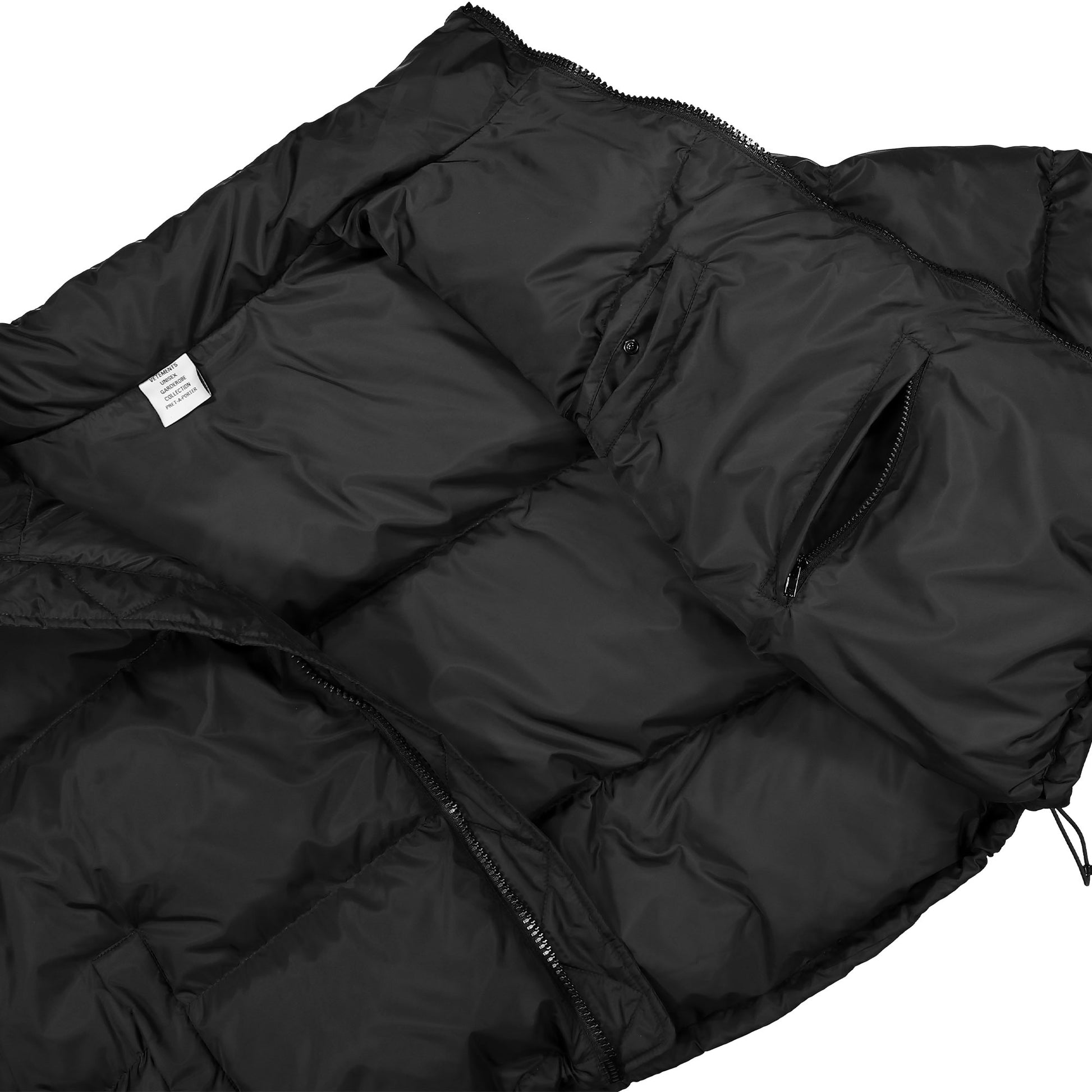 VETEMENTS Logo Puffer Jacket Black Detail view 5 | Gate