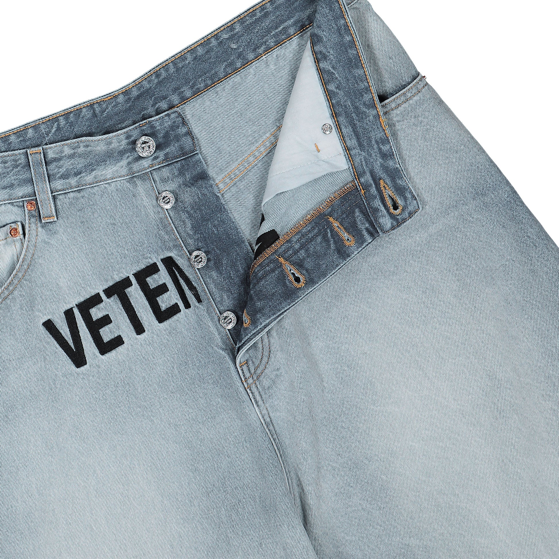 VETEMENTS Embroidered Logo Baggy Jeans Blue Detail view 4 | Gate