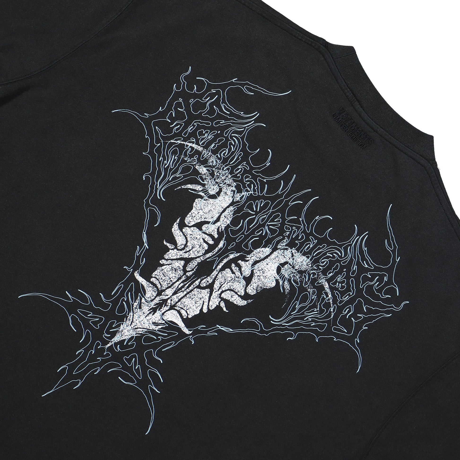 VETEMENTS Bone V Regular T-Shirt Black Detail view 4 | Gate