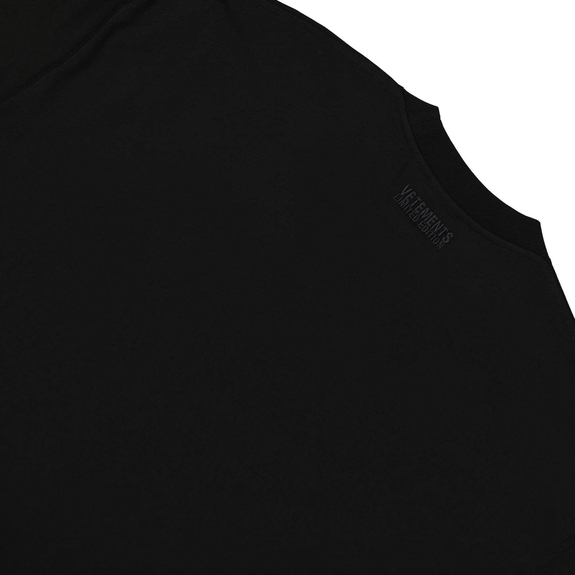 VETEMENTS Vet Cropped Cropped Boxy T-Shirt Black Detail view 4 | Gate