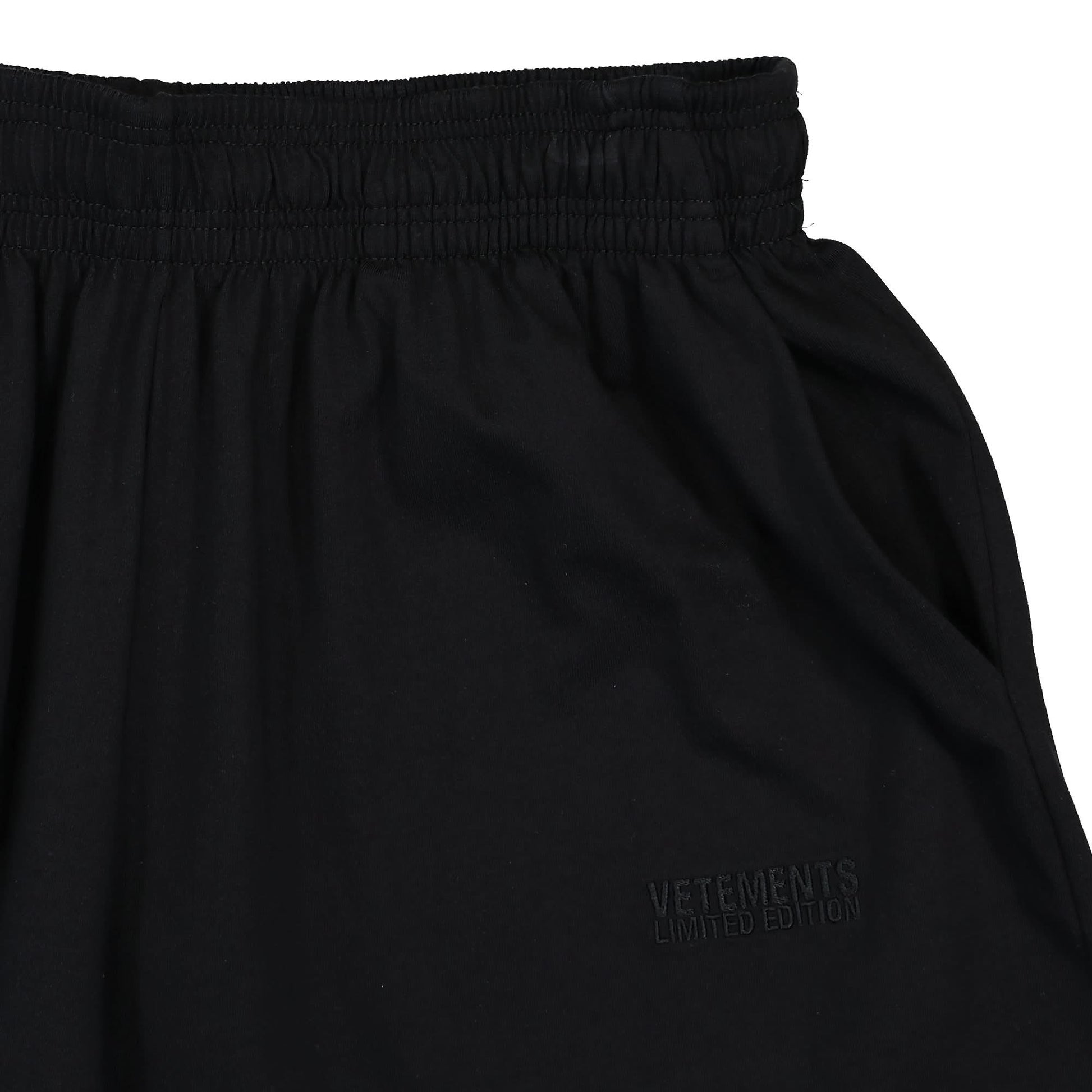 VETEMENTS Tonal Logo Jersey Shorts Black Detail view 4 | Gate