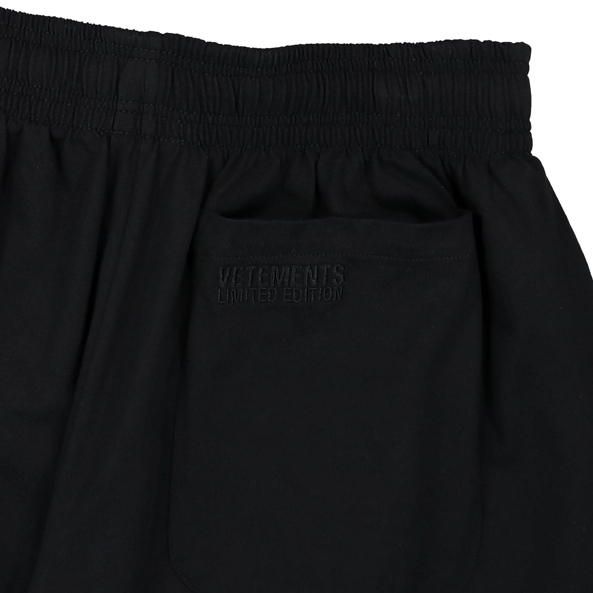 VETEMENTS Tonal Logo Jersey Shorts Black Detail view 5 | Gate