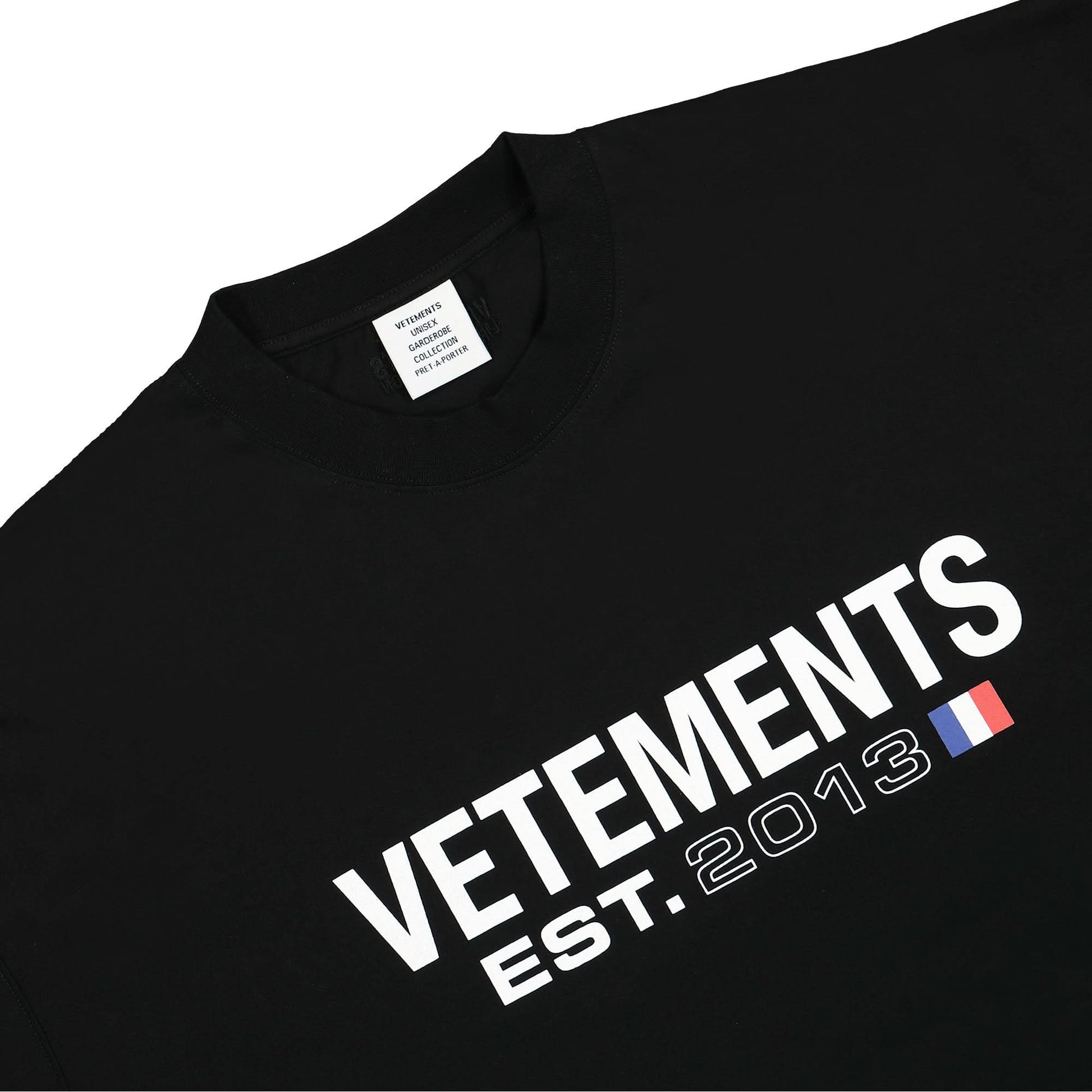 VETEMENTS Flag Logo T-Shirt Black Detail view 3 | Gate