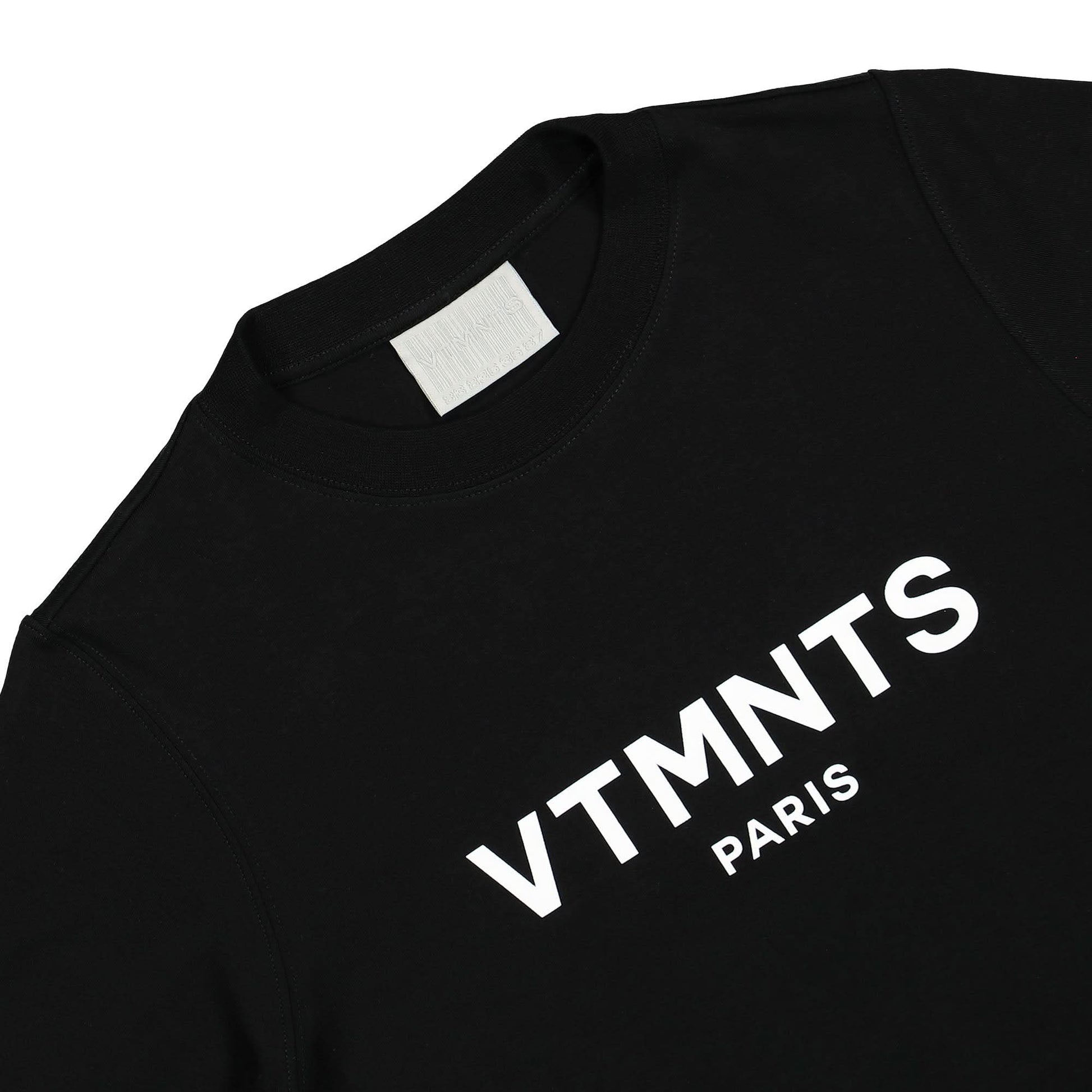 VTMNTS VTMNTS Paris Logo Fitted T-Shirt Black Detail view 3 | Gate