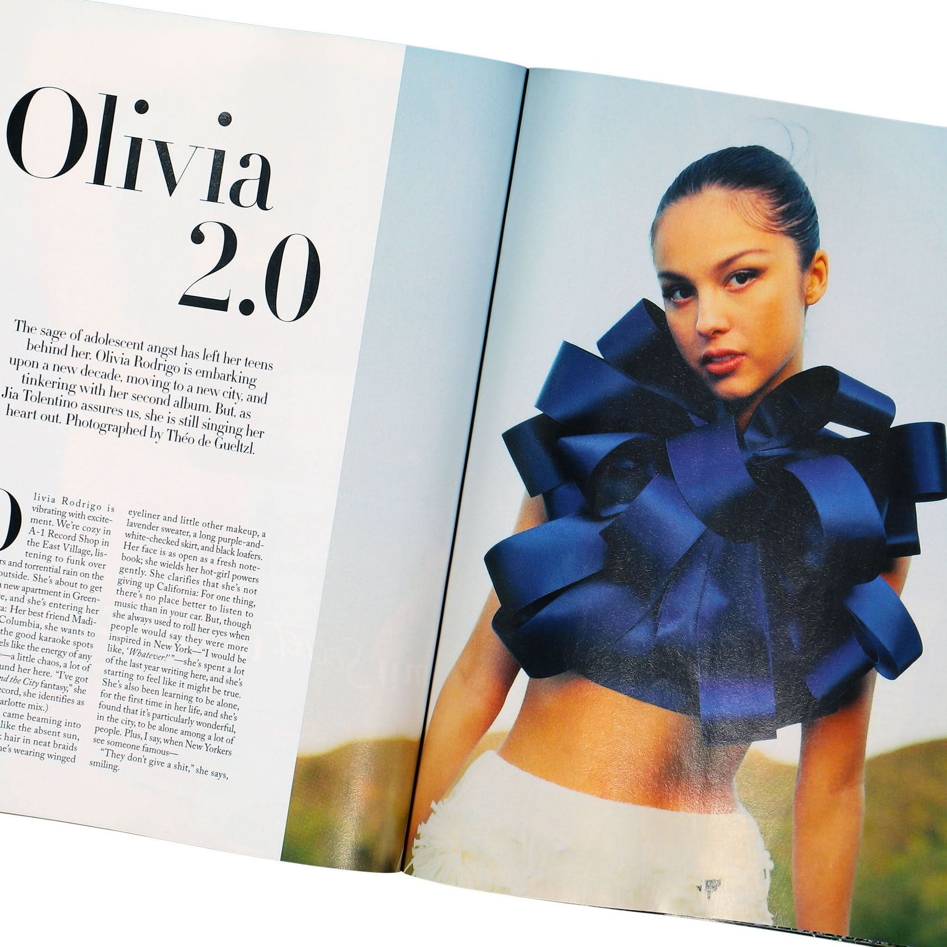 Vogue Magazine August 2023 Multicolor Detail view 3 | Gate