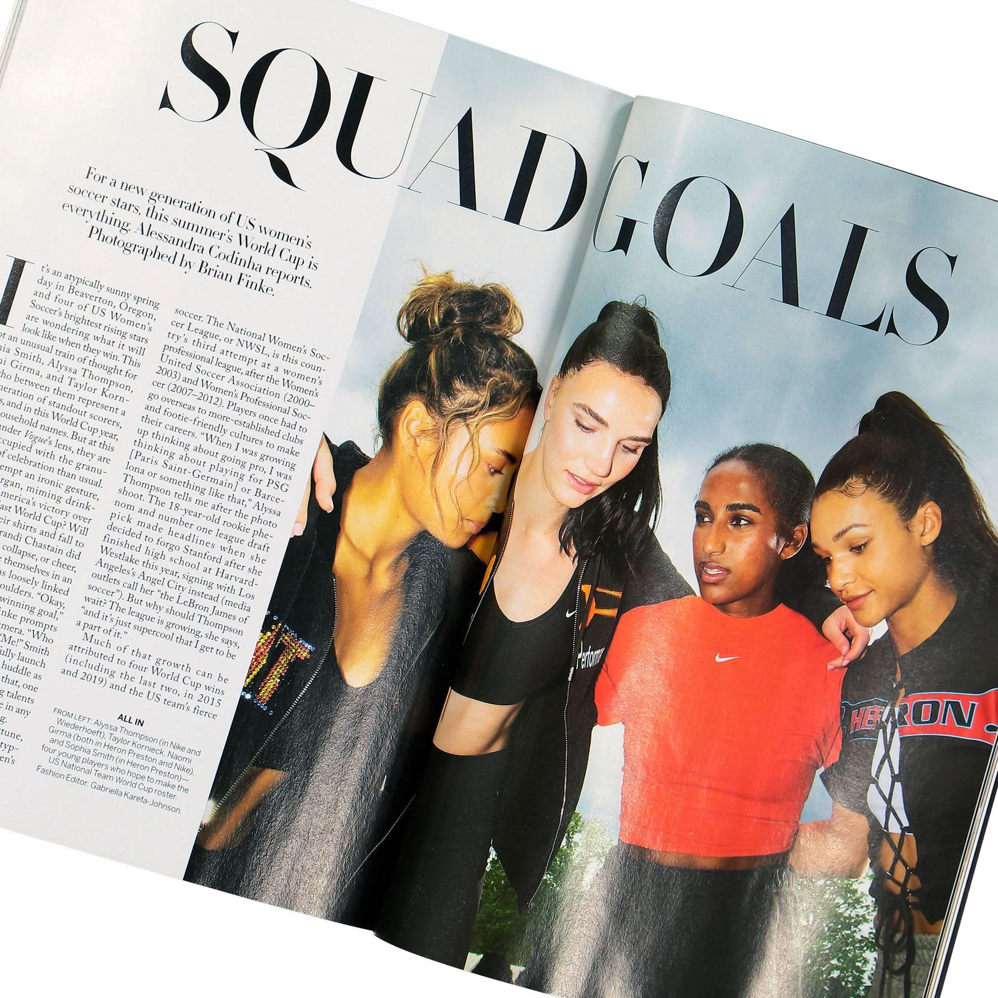 Vogue Magazine August 2023 Multicolor Detail view 5 | Gate