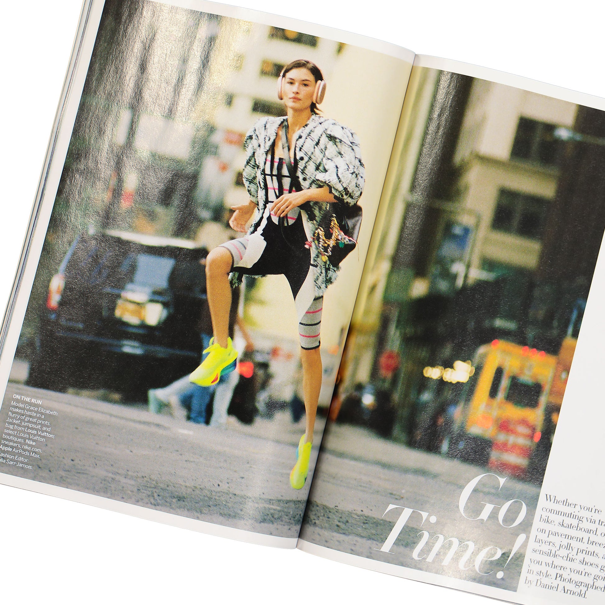 Vogue Magazine Winter 2025 Multicolor Detail view 6 | Gate