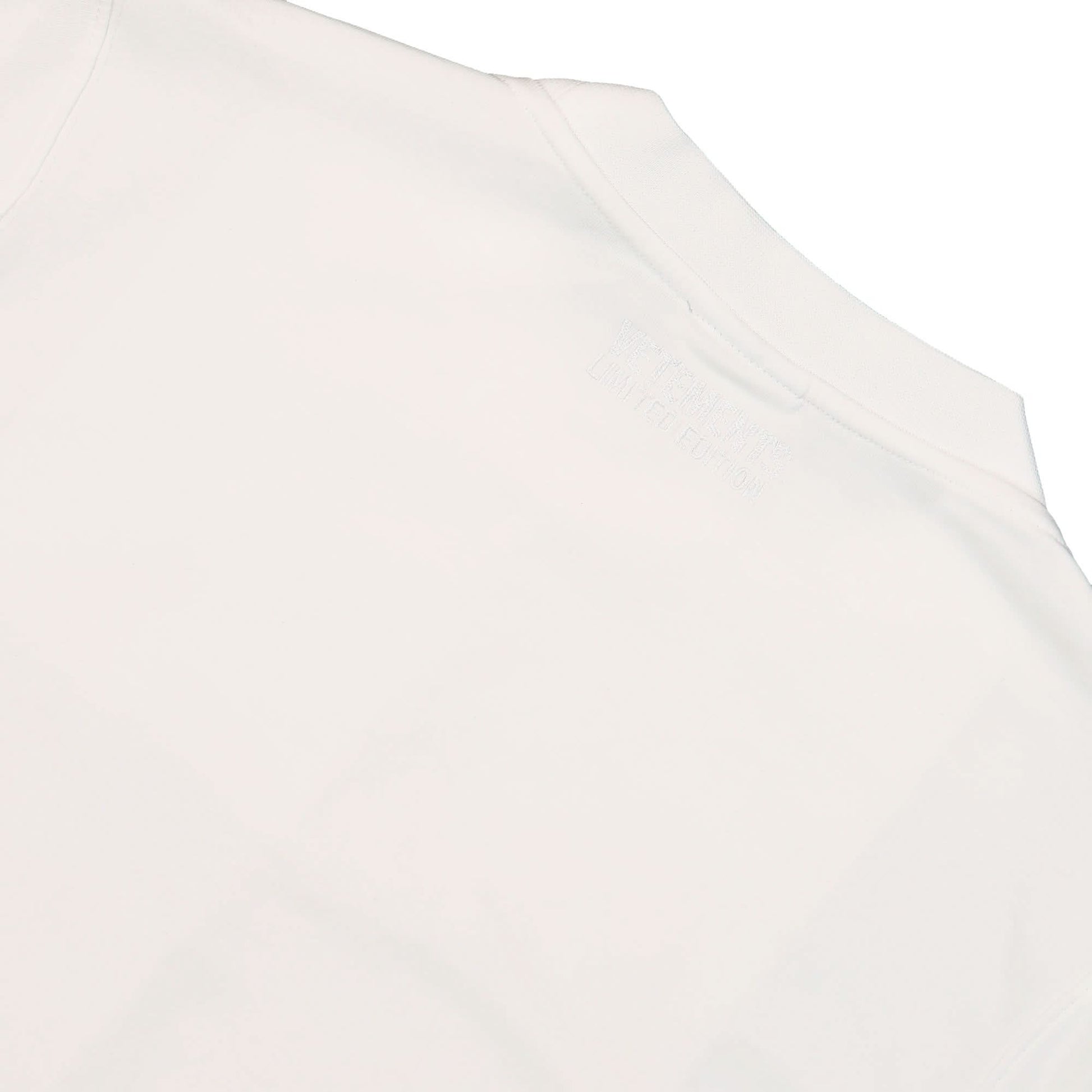 VETEMENTS No Social Media Fitted T-Shirt White Detail view 4 | Gate