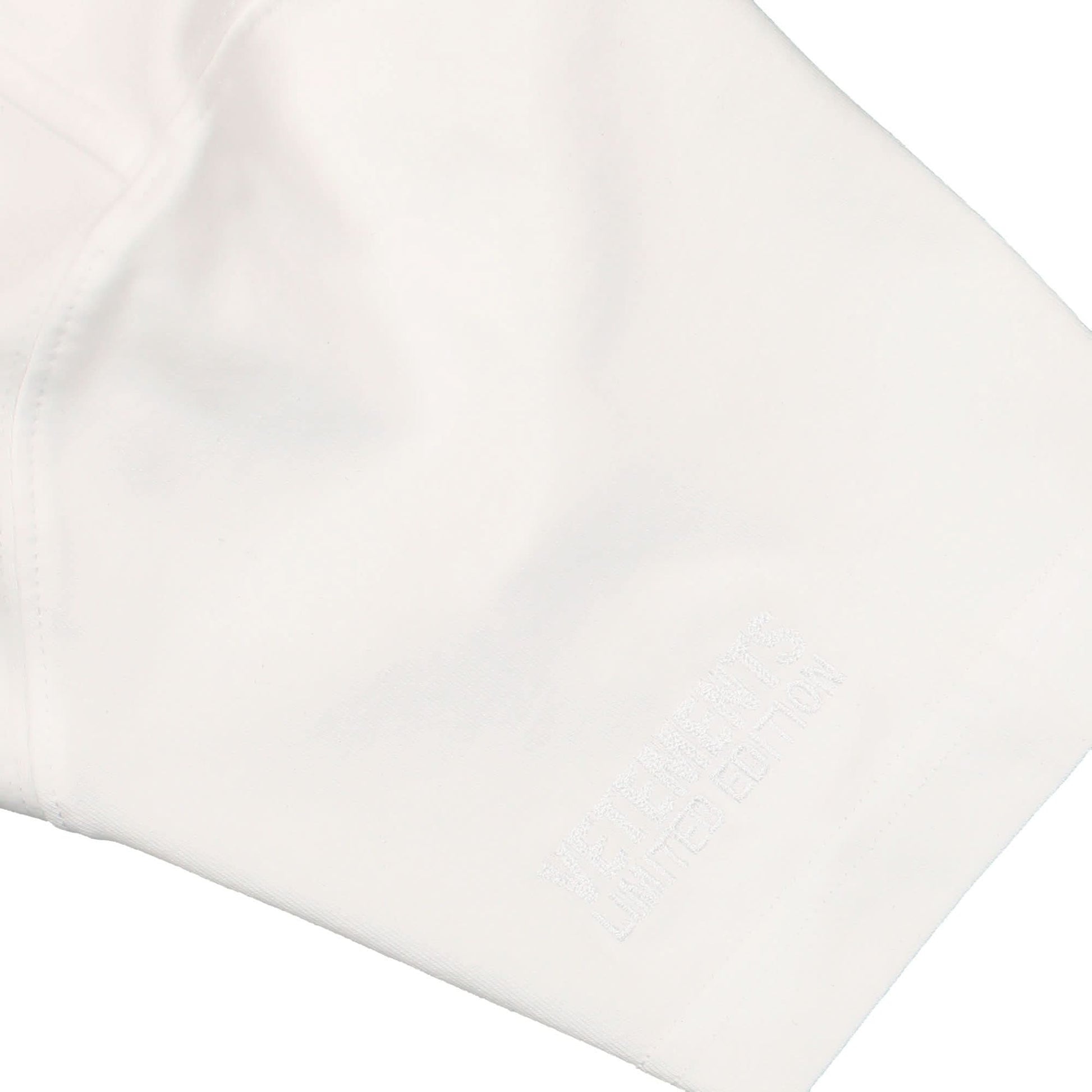 VETEMENTS No Social Media Fitted T-Shirt White Detail view 5 | Gate