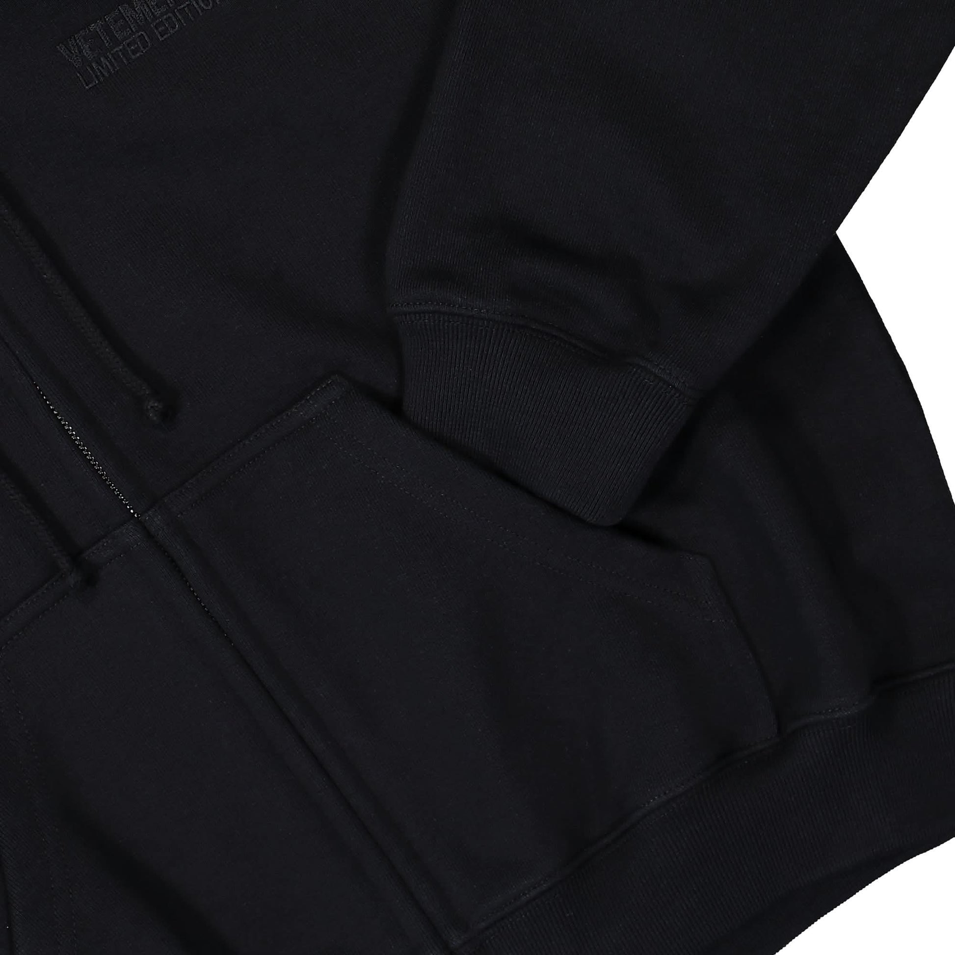 VETEMENTS Fitted Hoodie Black Detail view 4 | Gate