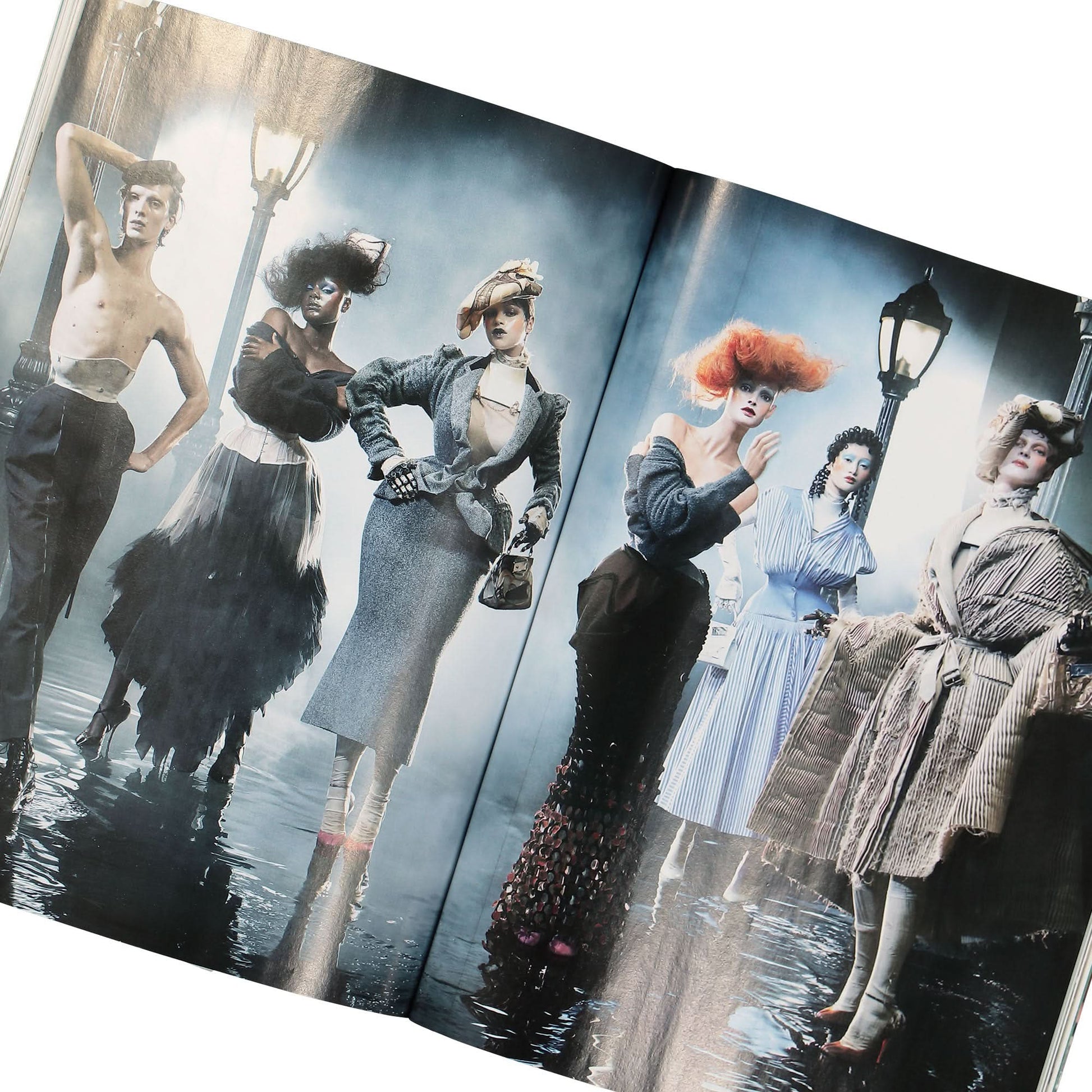 Vogue Magazine May 2024 Multicolor Detail view 7 | Gate