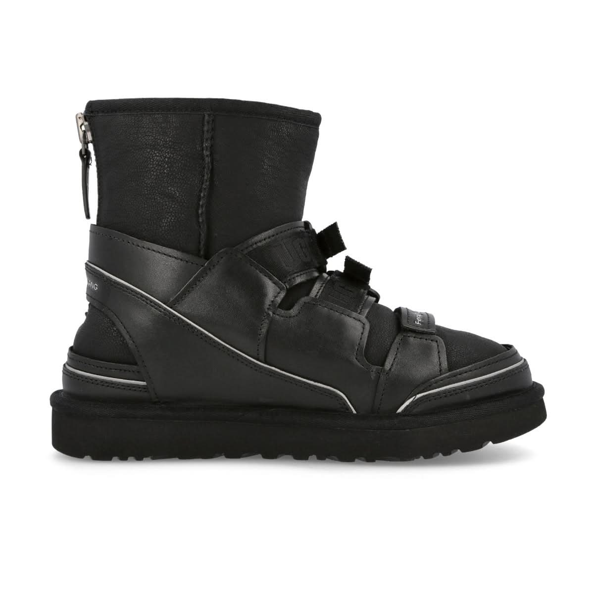 UGG Sandal Black Boots Detail view 3 | Gate
