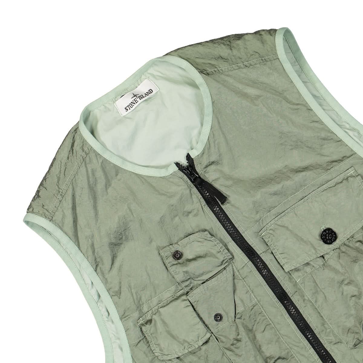 Stone Island Regenerated Nylon Vest Green Detail view 3 | Gate