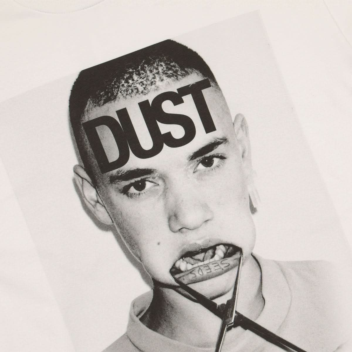 Dust One Tee White Detail view 3 | Gate