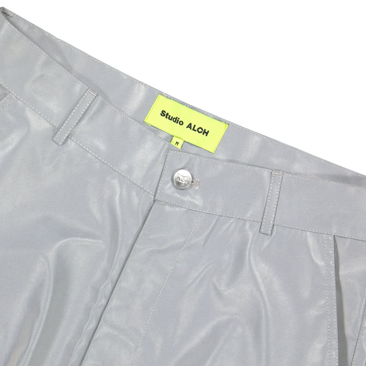 Studio ALCH Reflective Cargo Short Grey Detail view 3 | Gate