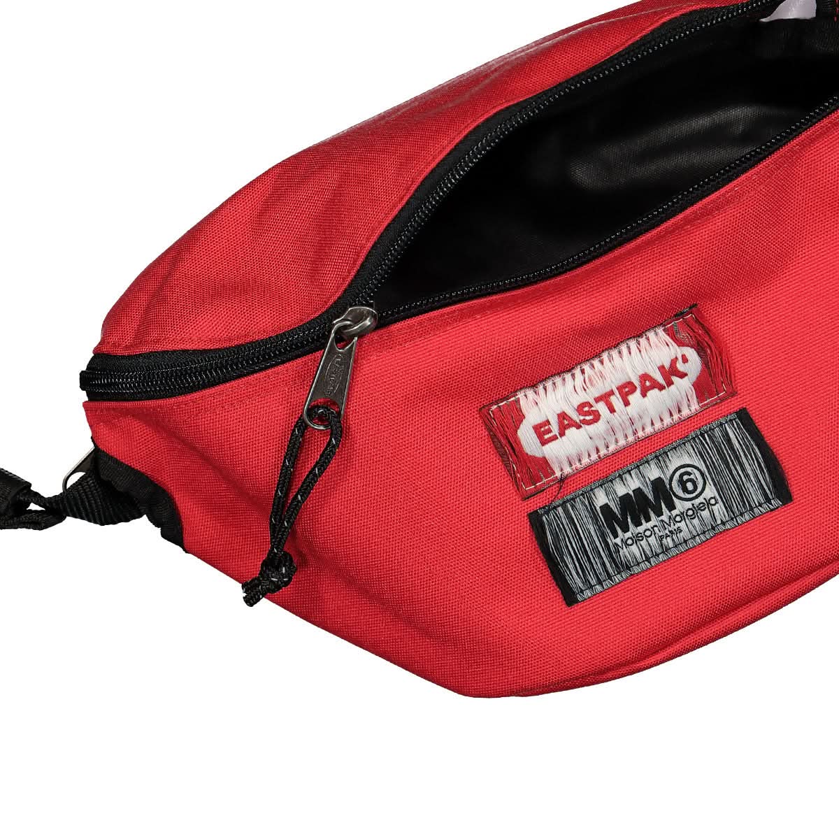 Eastpak Springer Red Detail view 3 | Gate