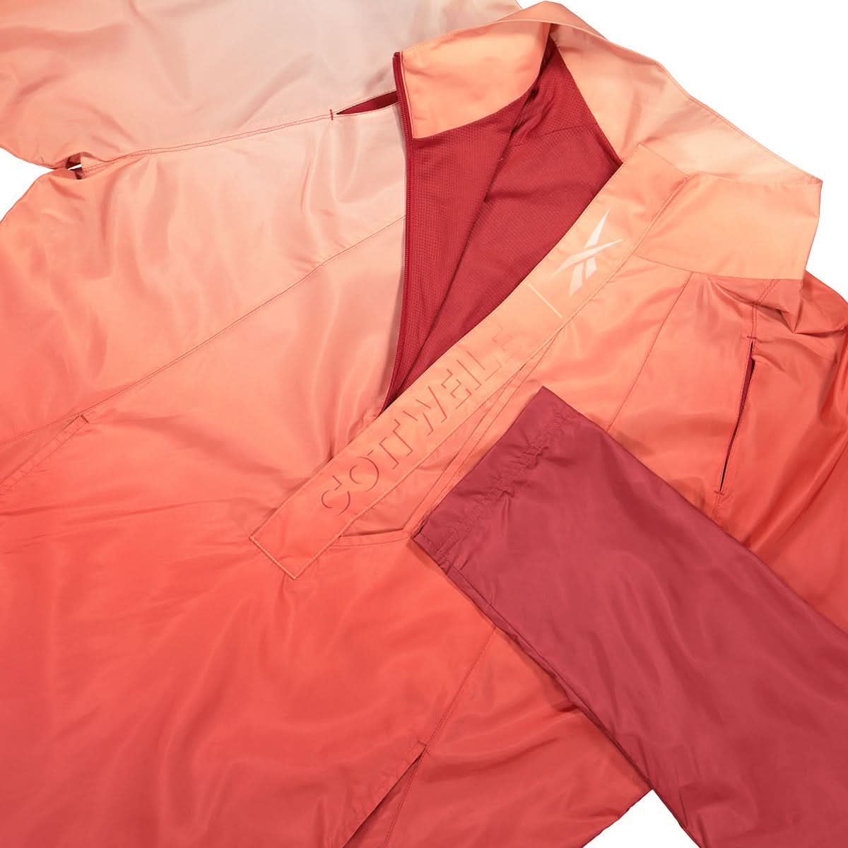 Reebok 1/2 Zip Red Detail view 3 | Gate