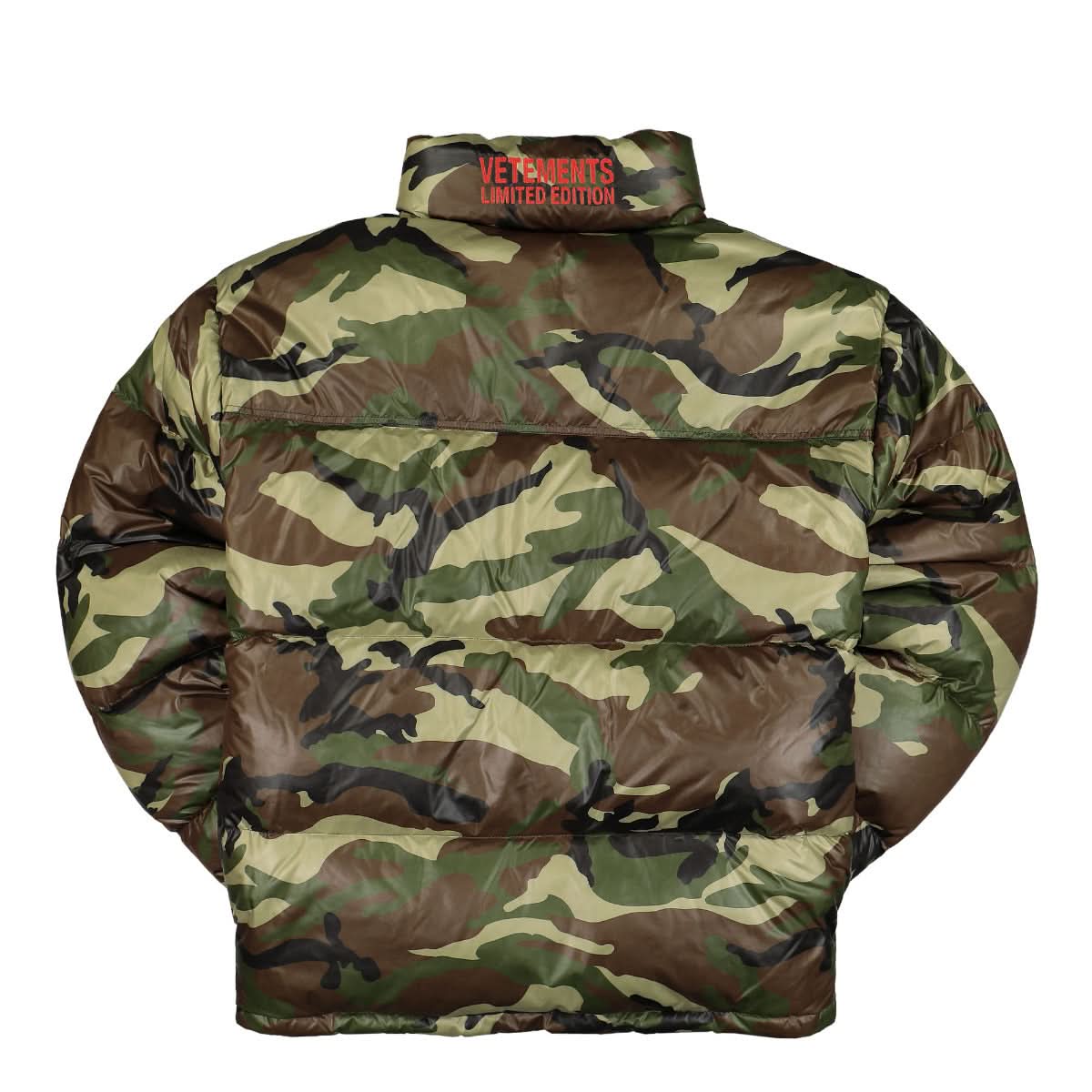 VETEMENTS Logo Camo Puffer Jacket Camouflage Detail view 2 | Gate
