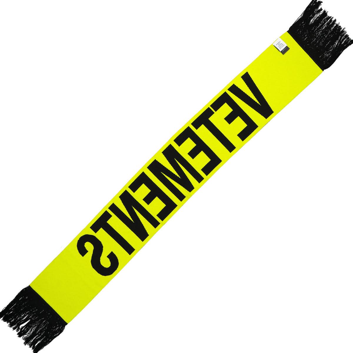 VETEMENTS Double Logo Scarf Black Detail view 3 | Gate