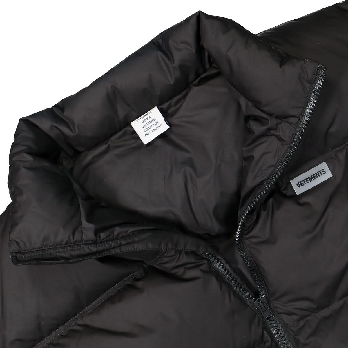 VETEMENTS Transformer Puffer Coat Black Detail view 3 | Gate