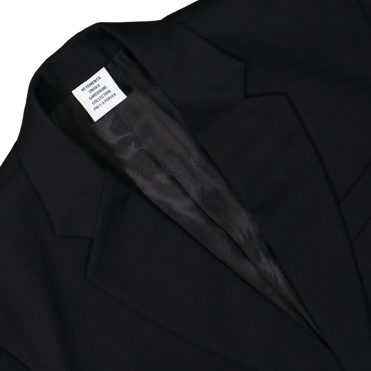 VETEMENTS Boxy Single Breasted Jersey Tailored Jacket Black Detail view 3 | Gate
