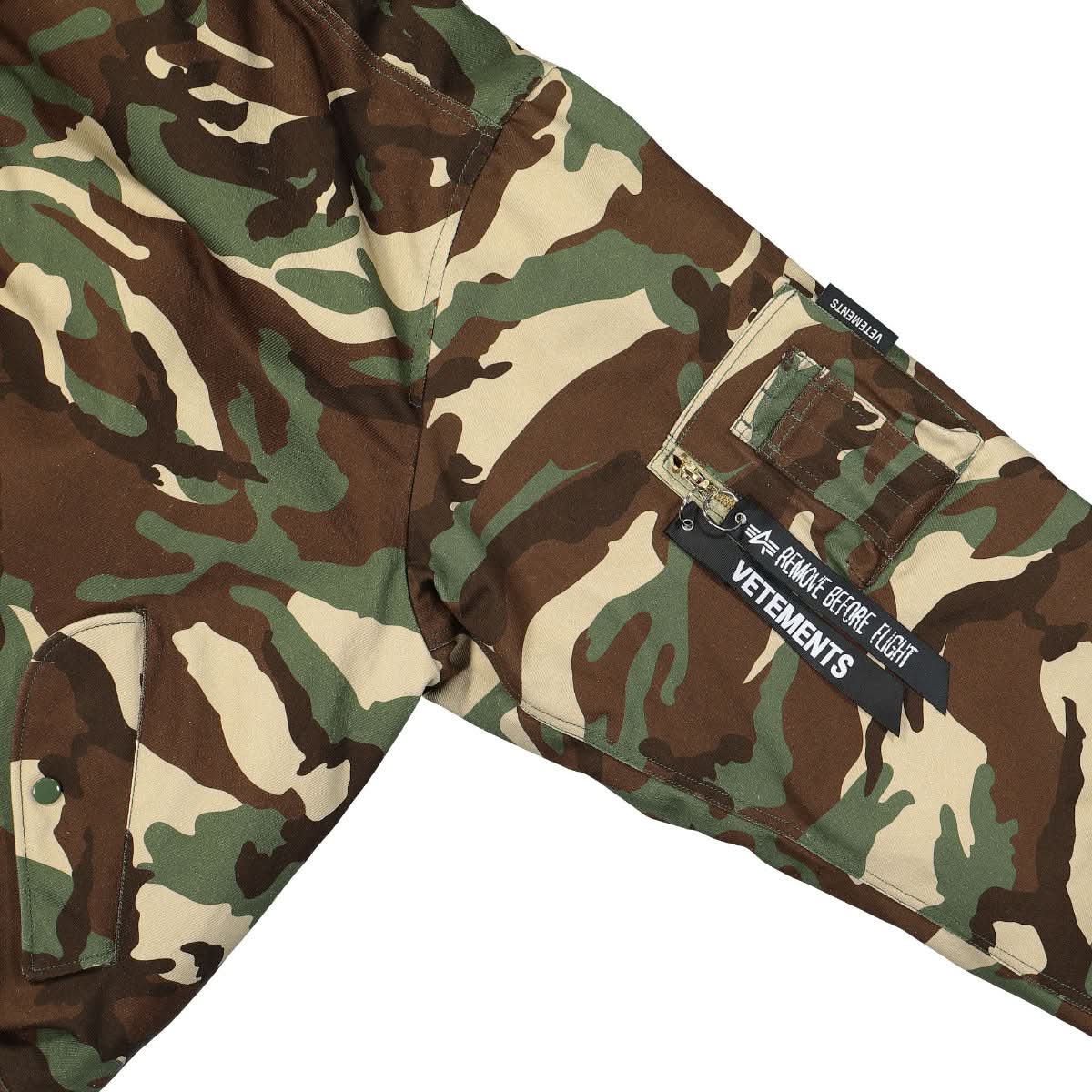 VETEMENTS Hooded Camo Bomber Camouflage Detail view 5 | Gate