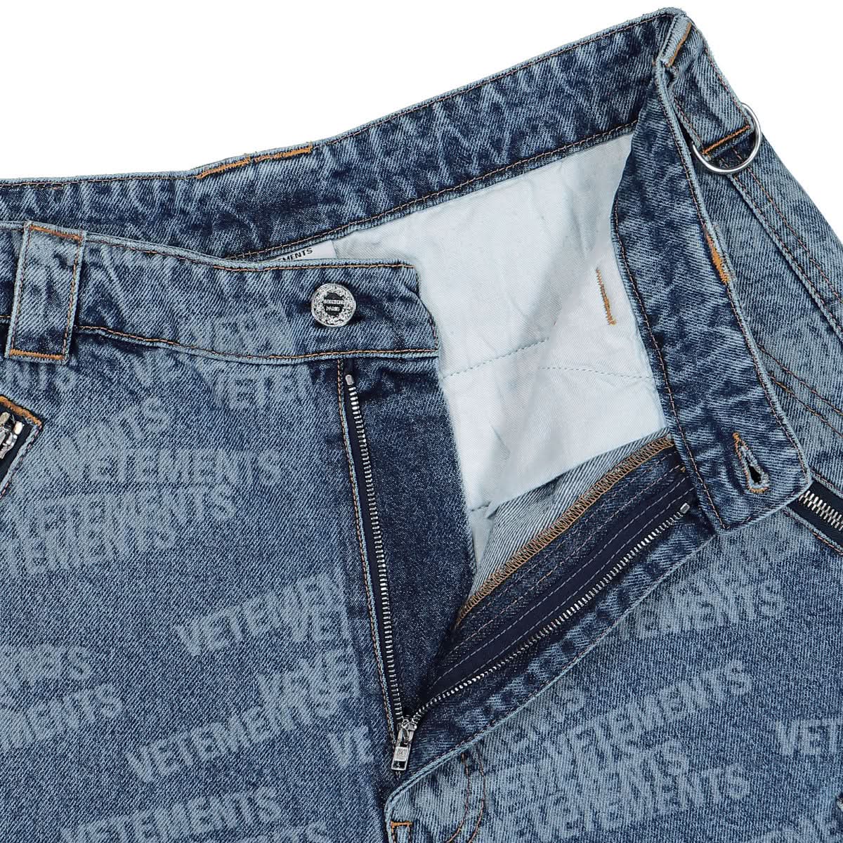 VETEMENTS Stamped Logo Big Shape Transformer Jeans Blue Detail view 4 | Gate