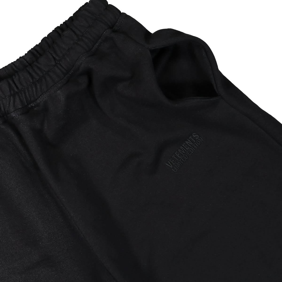 VETEMENTS Baggy Sweatpants Black Detail view 4 | Gate