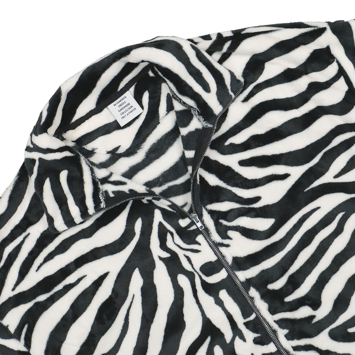 VETEMENTS Fleece Zip-Up Jacket Black,White Detail view 3 | Gate
