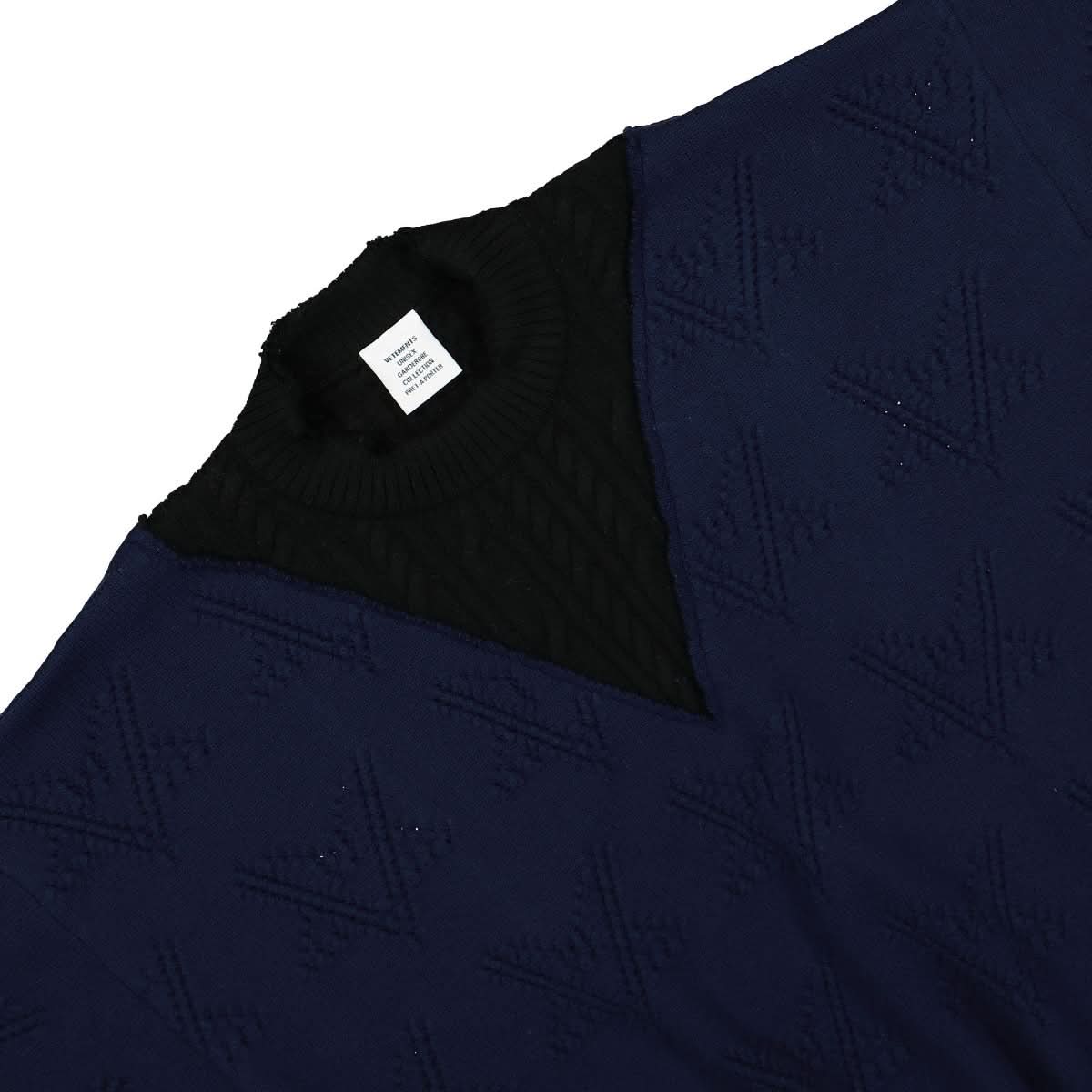 VETEMENTS V-Cut Panel Sweater Black,Blue Detail view 3 | Gate