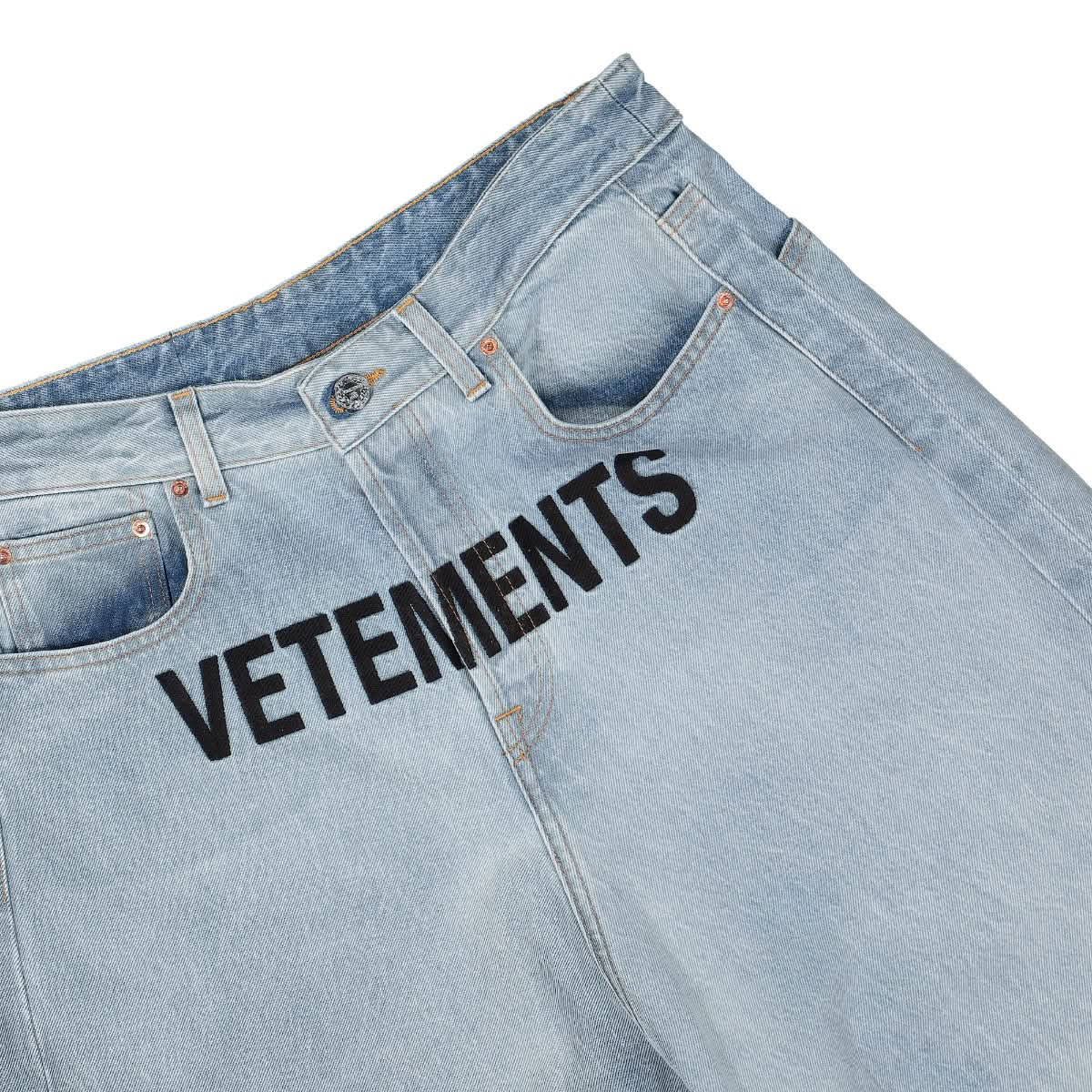 VETEMENTS Logo Baggy Jeans Blue Detail view 5 | Gate