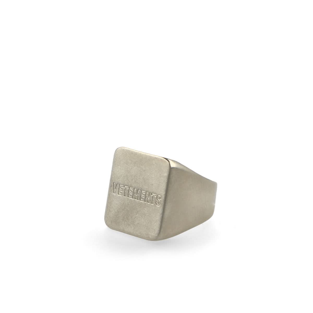 VETEMENTS Iconic Logo Ring Silver Detail view 1 | Gate