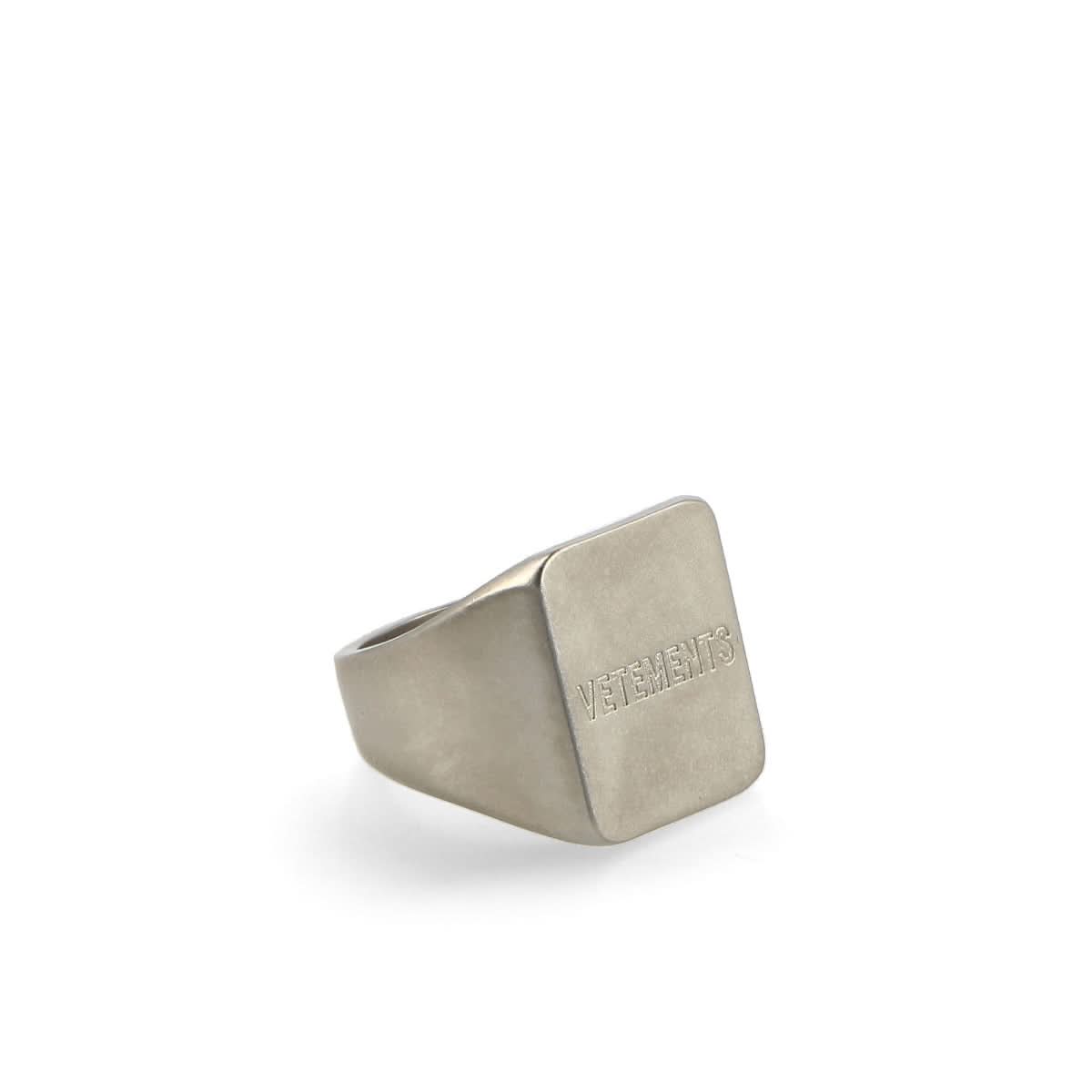 VETEMENTS Iconic Logo Ring Silver Detail view 4 | Gate