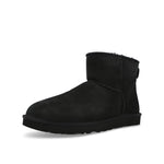 UGG M Classic Mini Black Boots 1002072-BLK / Black Close-up | Overkill
