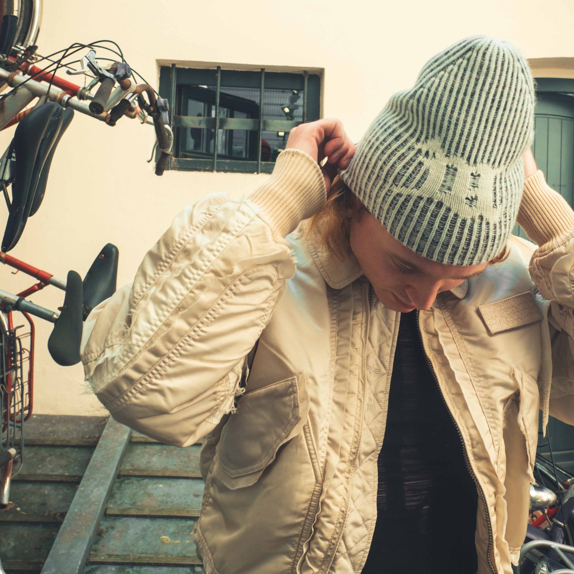 MISBHV Knitted Beanie Black Detail view 2 | Gate