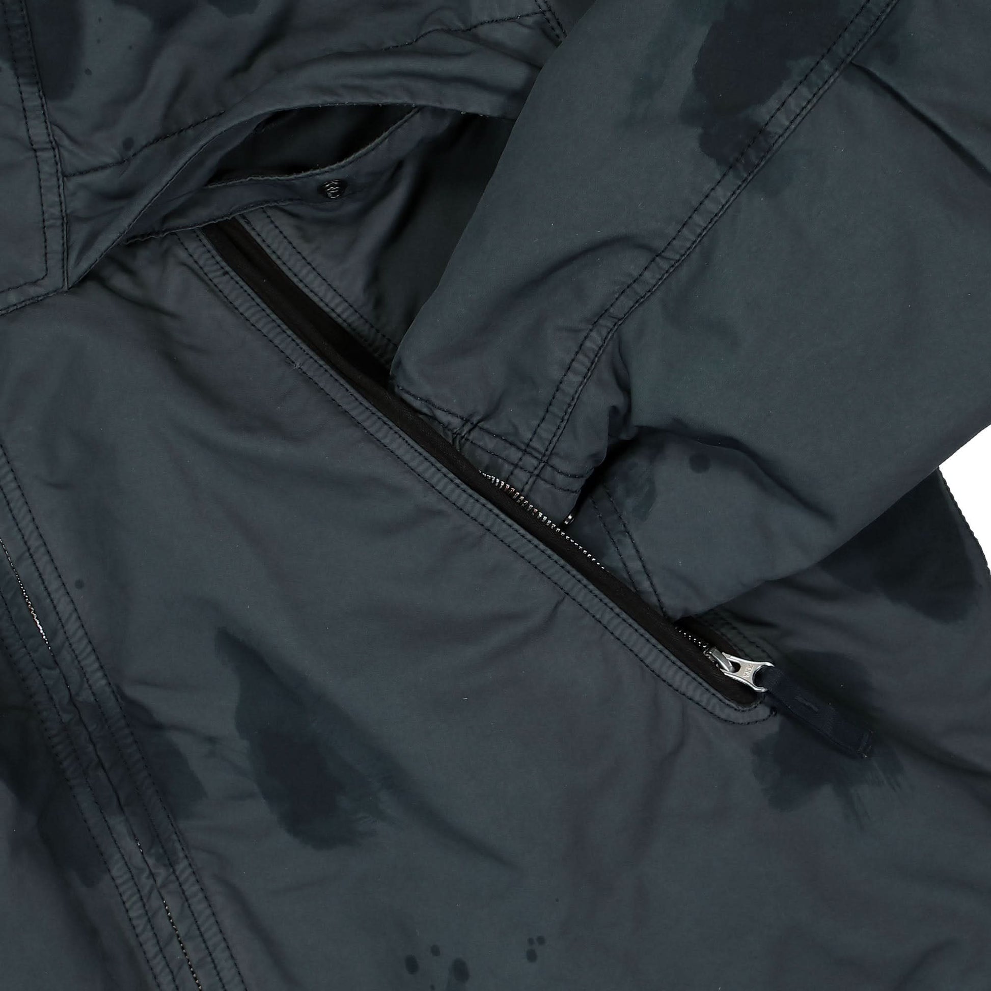 Stone Island Hand Colouring On David-TC Down Jacket Grey Detail view 4 | Gate
