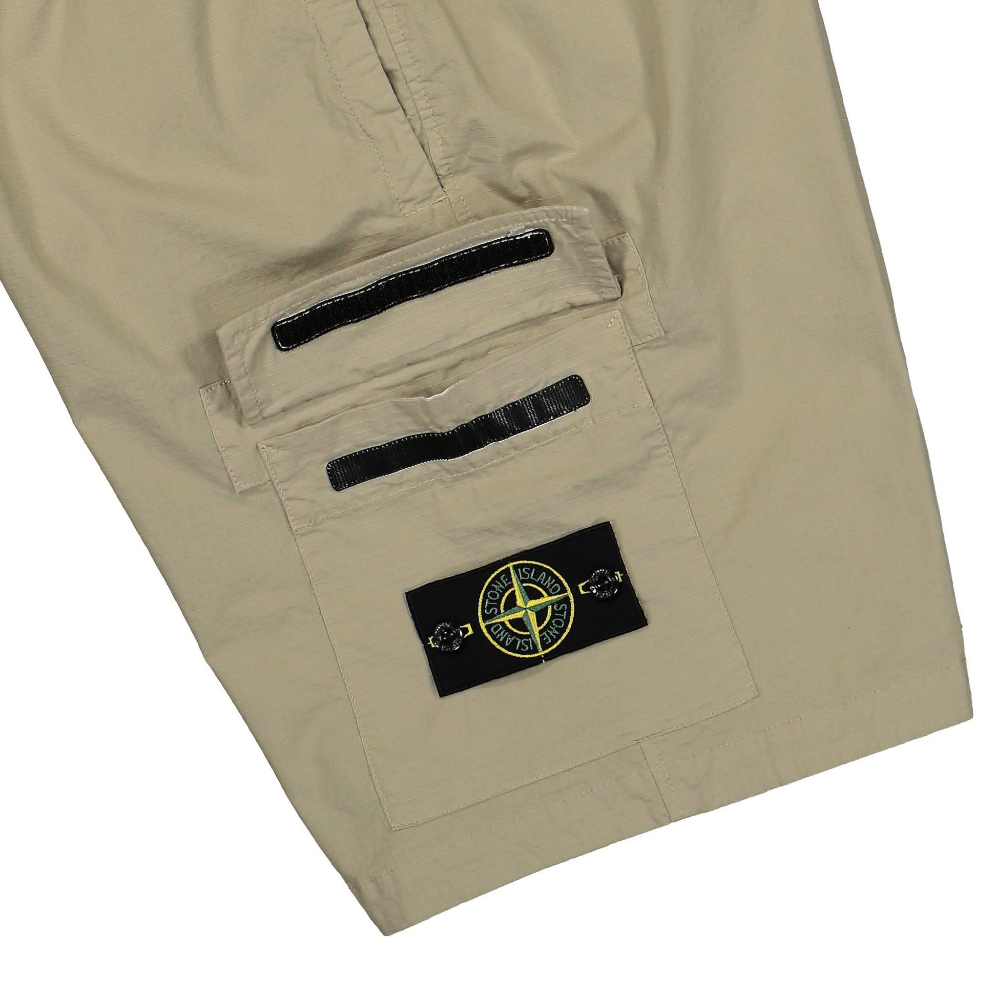 Stone Island Comfort Bermuda Shorts Beige Detail view 6 | Gate