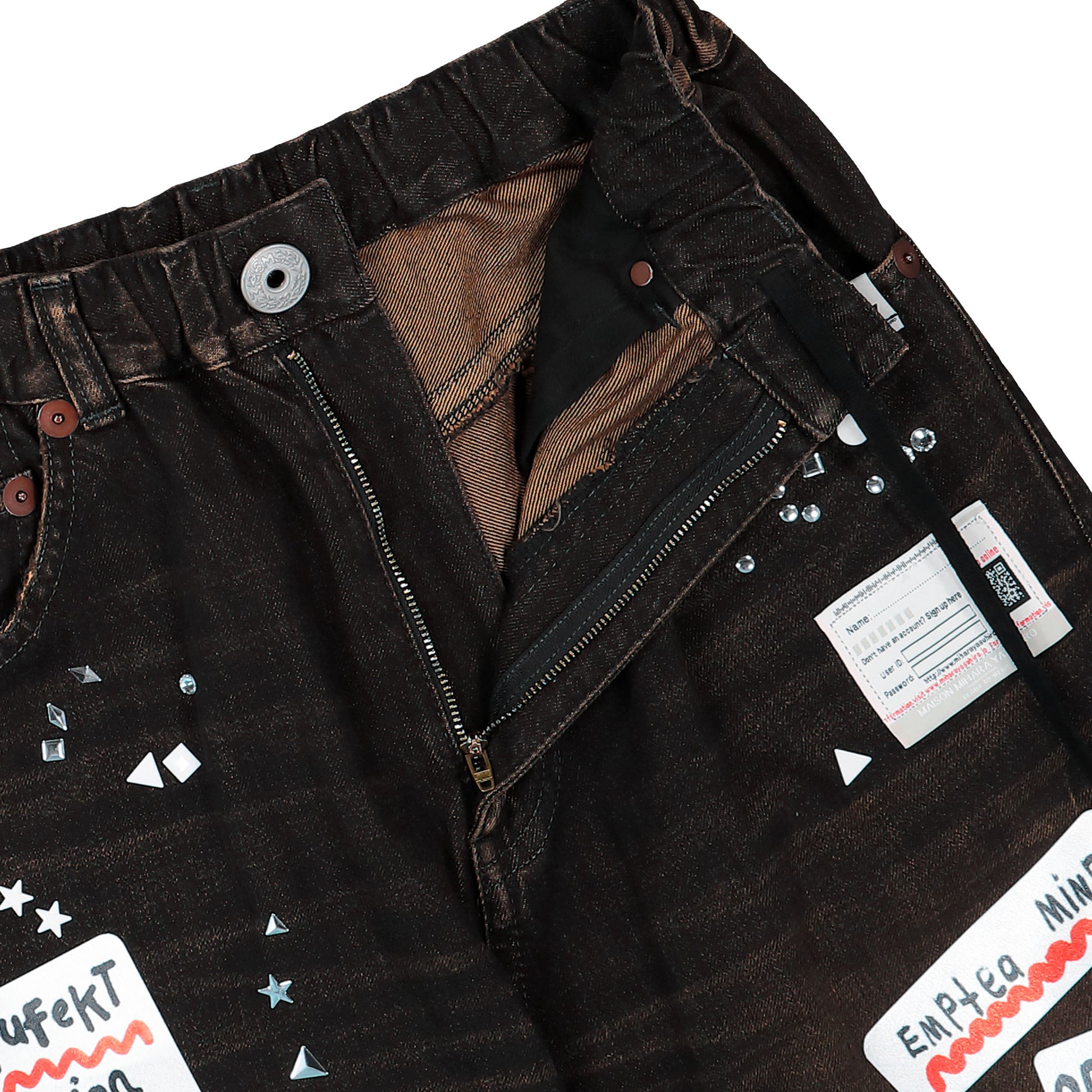 Maison Mihara Yasuhiro Denim Jeans With Sticker Black Denim A16PT025 Detail View 4 | GATE
