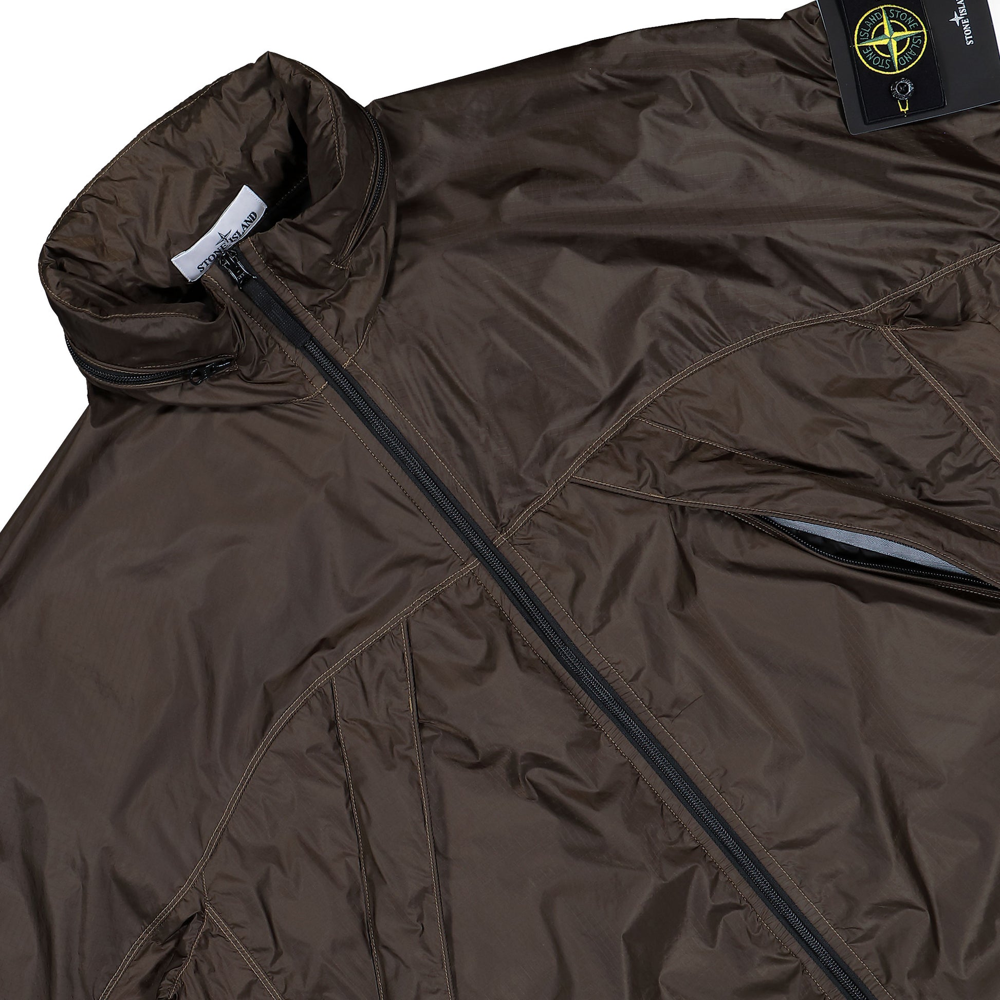 Stone Island Light Jacket With Anti-Drop And Concealed Hood Military Green Jacket K2S15Q100007-S0163-V0054 Detail View 4 | GATE