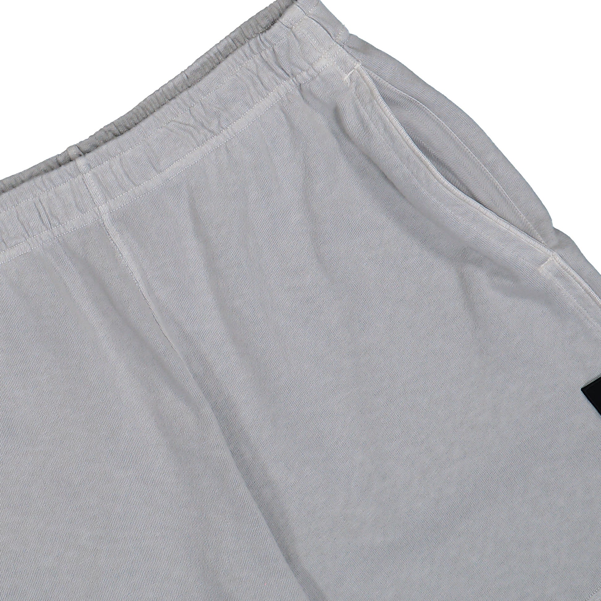 Stone Island Malfile Fleece Old Effect Shorts Pearl Grey Shorts L1S156200014-S0060 V0161 Detail View 4 | GATE
