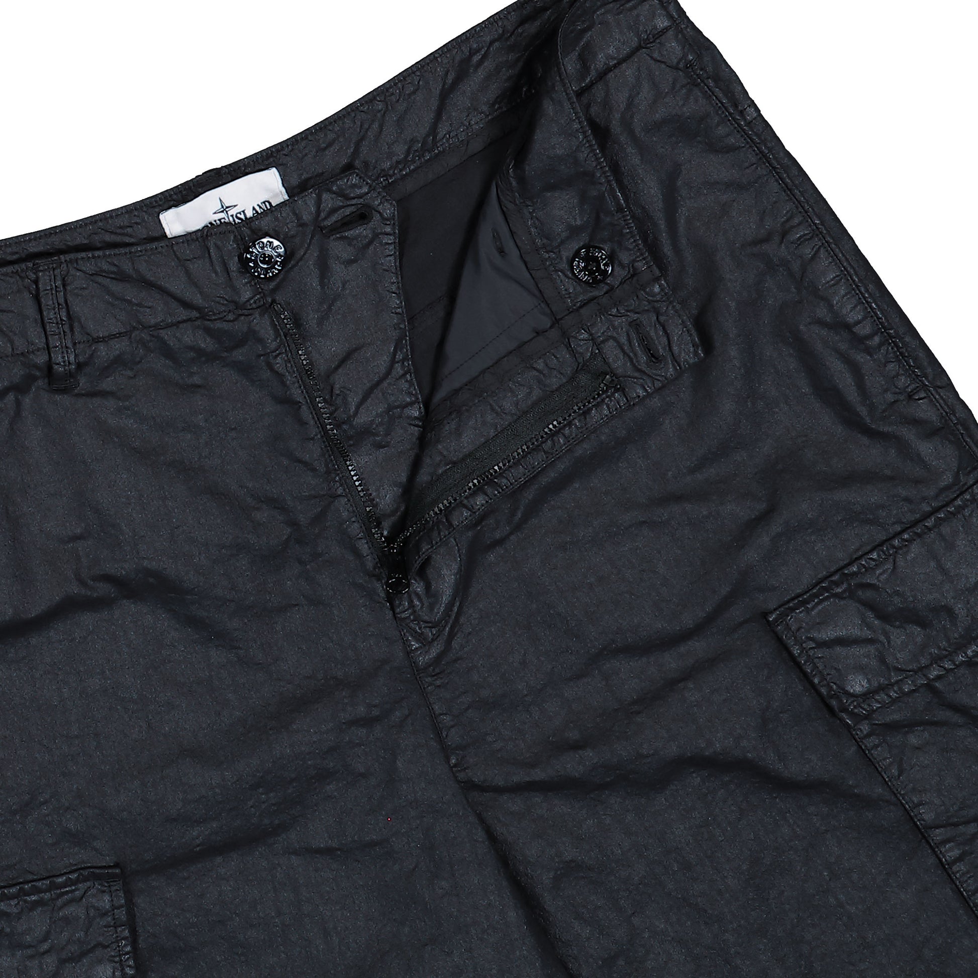 Stone Island Organic Look Nylon Panama TC Cargo Bermuda Black Shorts L1S15L100001-S0069 V0029 Detail View 4 | GATE
