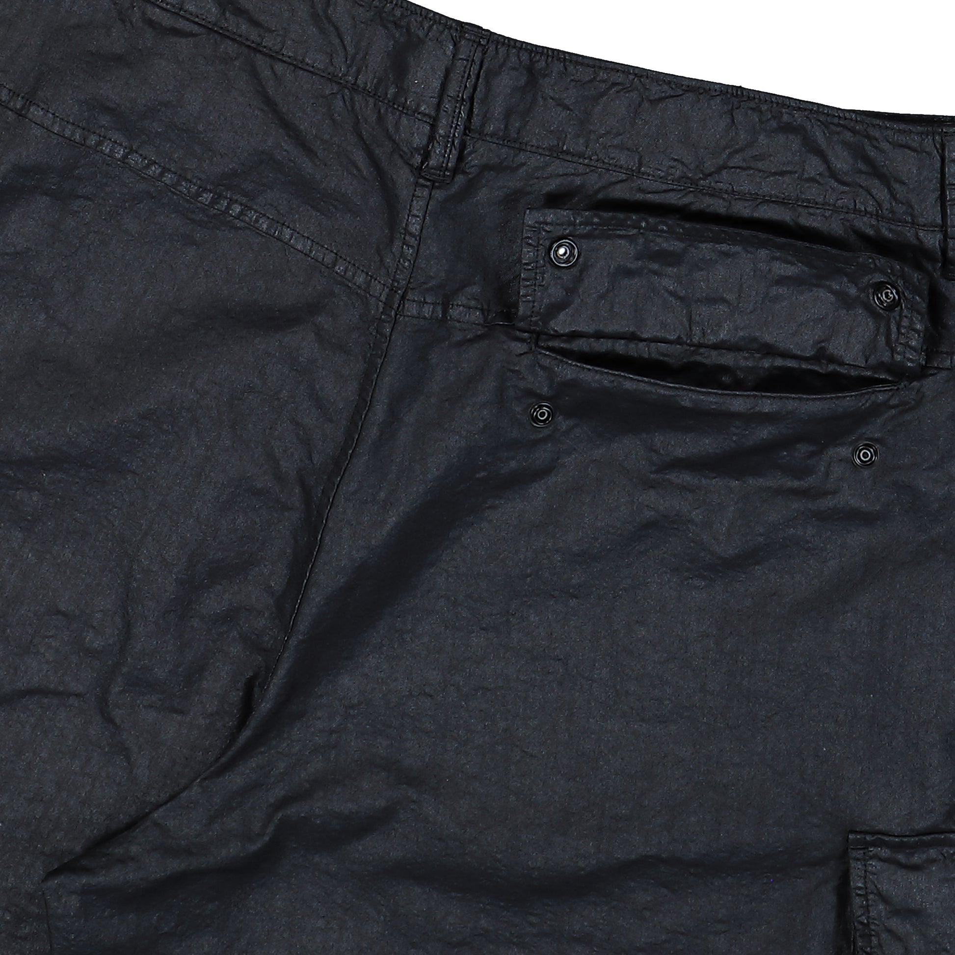 Stone Island Organic Look Nylon Panama TC Cargo Bermuda Black Shorts L1S15L100001-S0069 V0029 Detail View 5 | GATE
