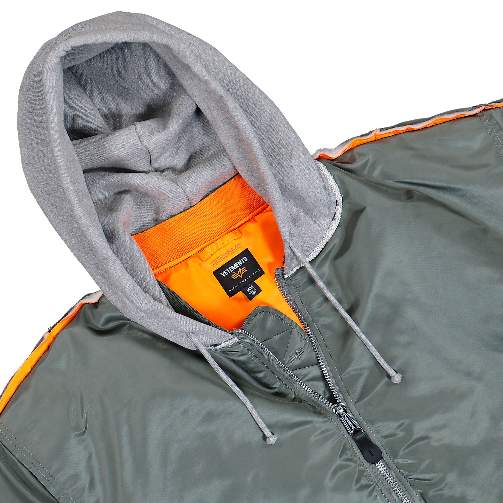 Alpha Industries x VETEMENTS Bomber With Attached Hood Green Jackets ME76BJ002E Detail View 3 | GATE
