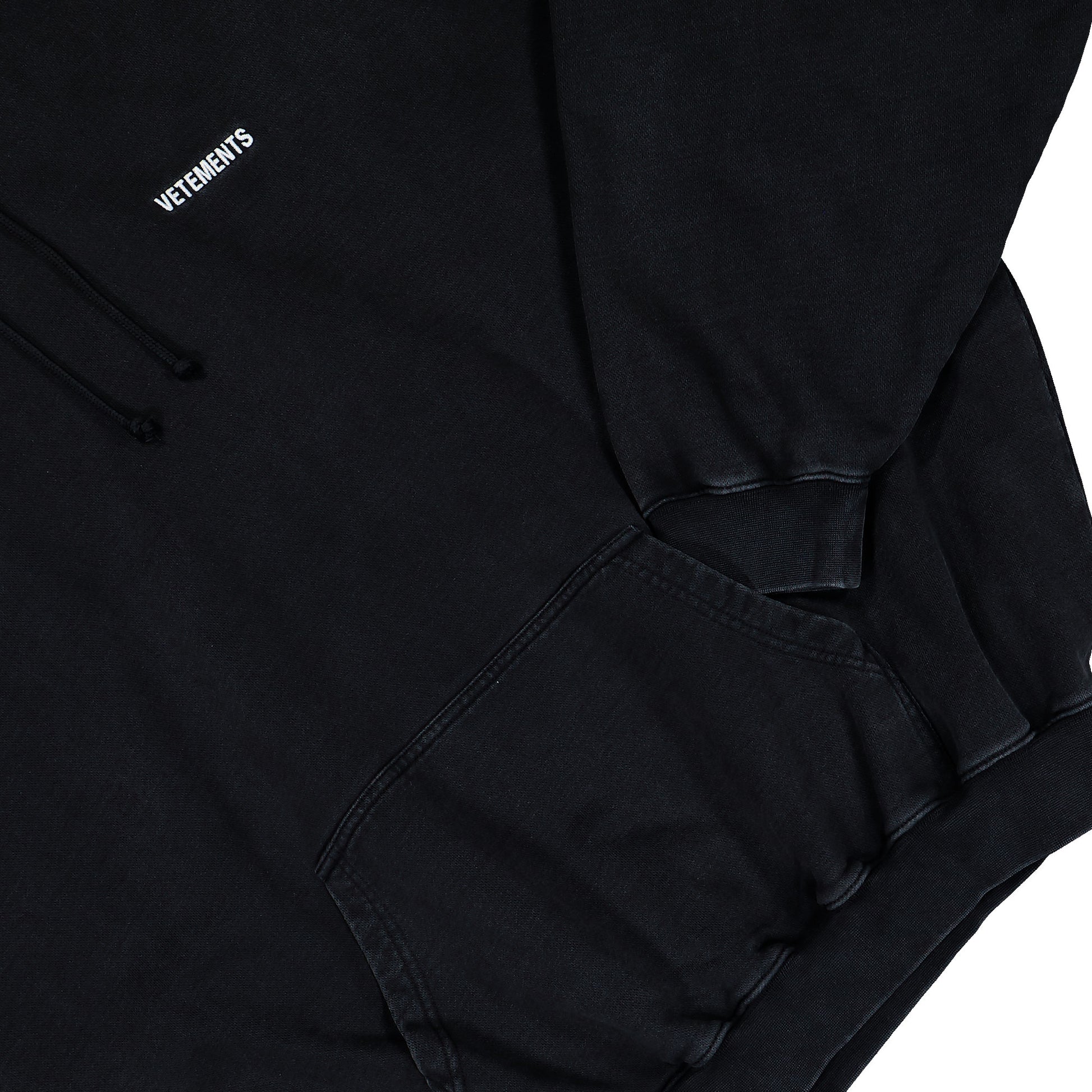VETEMENTS Iconic Logo Hoodie Black Hoodies ME76HD137B Detail View 4 | GATE