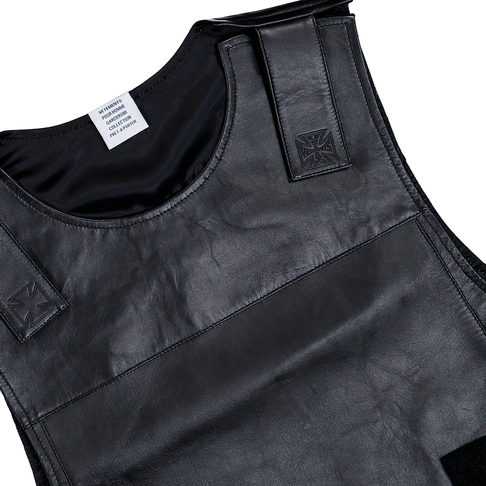 VETEMENTS Leather Velcro Vest Black Vests ME76LV016B Detail View 3 | GATE
