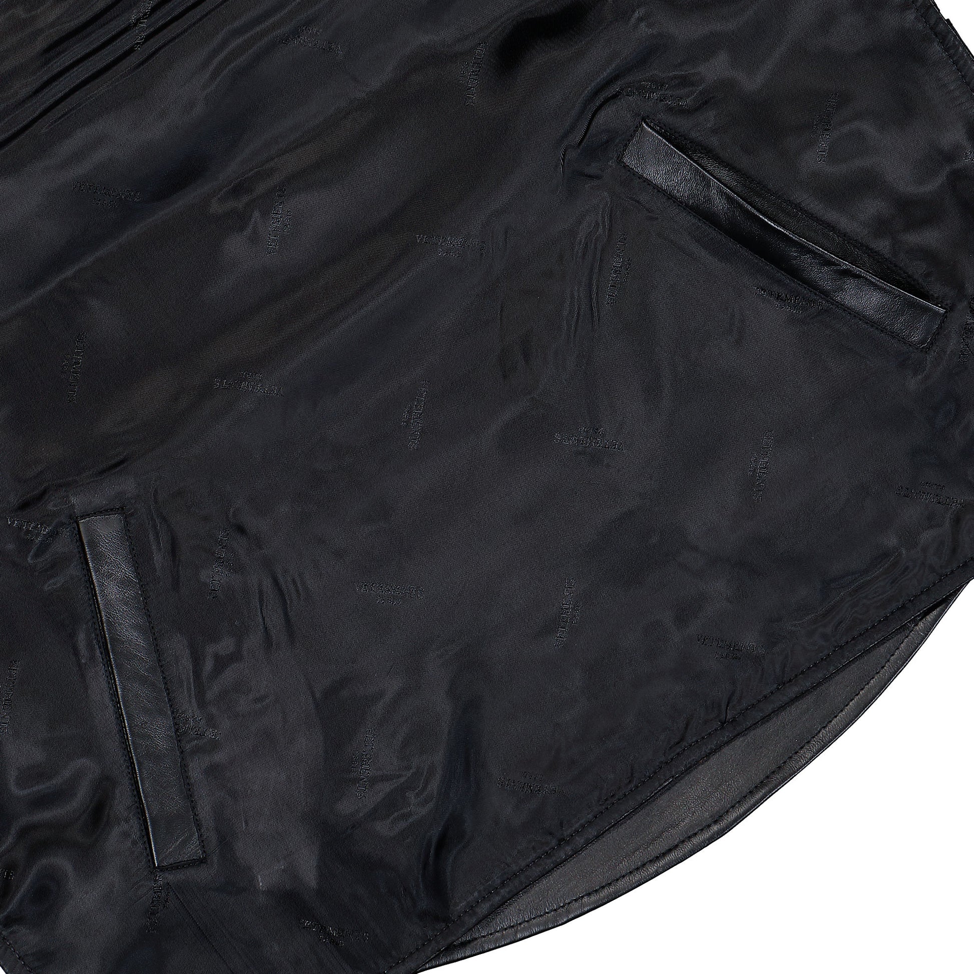 VETEMENTS Leather Velcro Vest Black Vests ME76LV016B Detail View 6 | GATE
