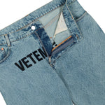 VETEMENTS Embroidered Logo O-Leg Jeans Vintage Blue Denim MH27DJ079LB Detail View 4 | GATE