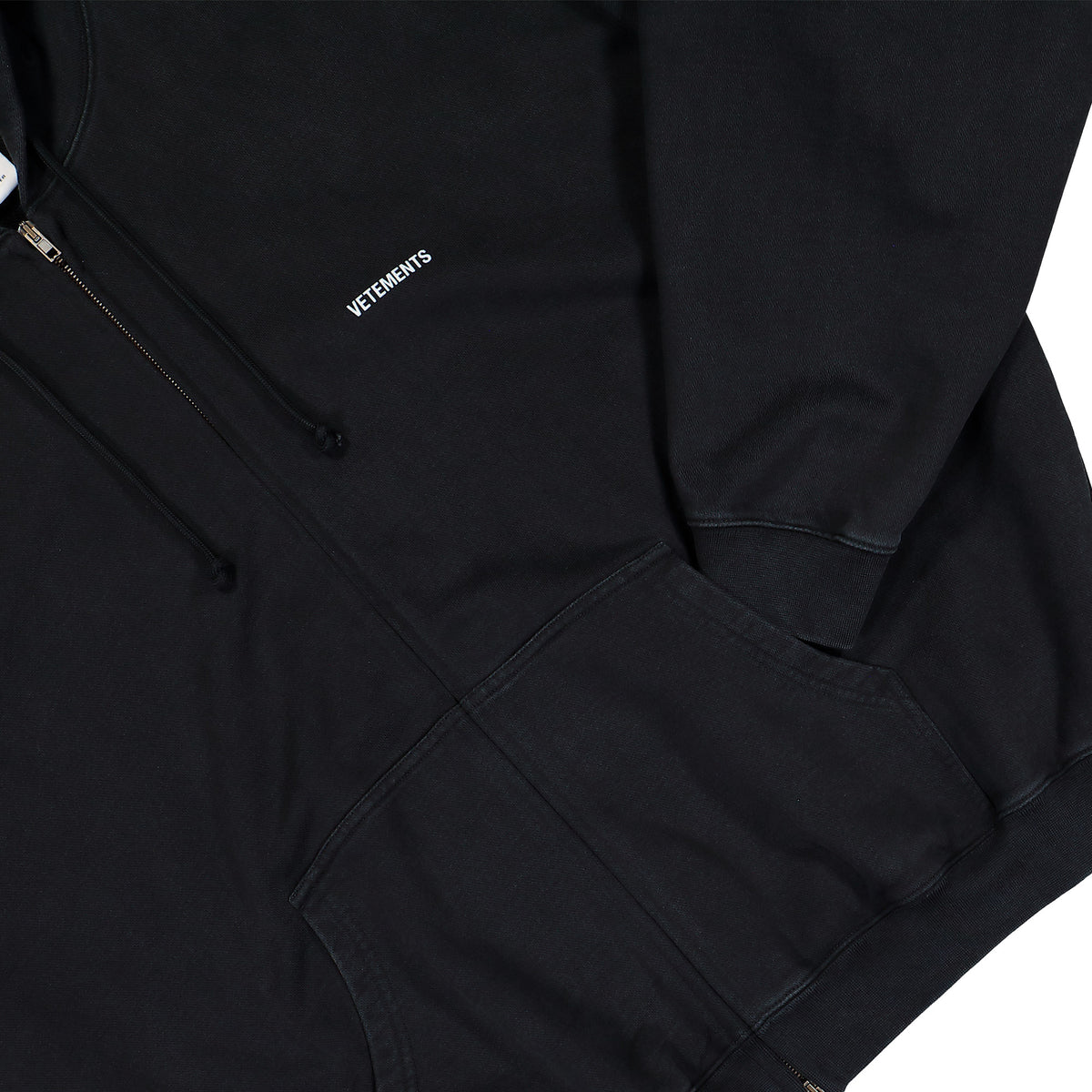VETEMENTS Classic Logo Zip-Up Hoodie Faded Black / White Hoodies MH27ZU141B Detail View 4 | GATE